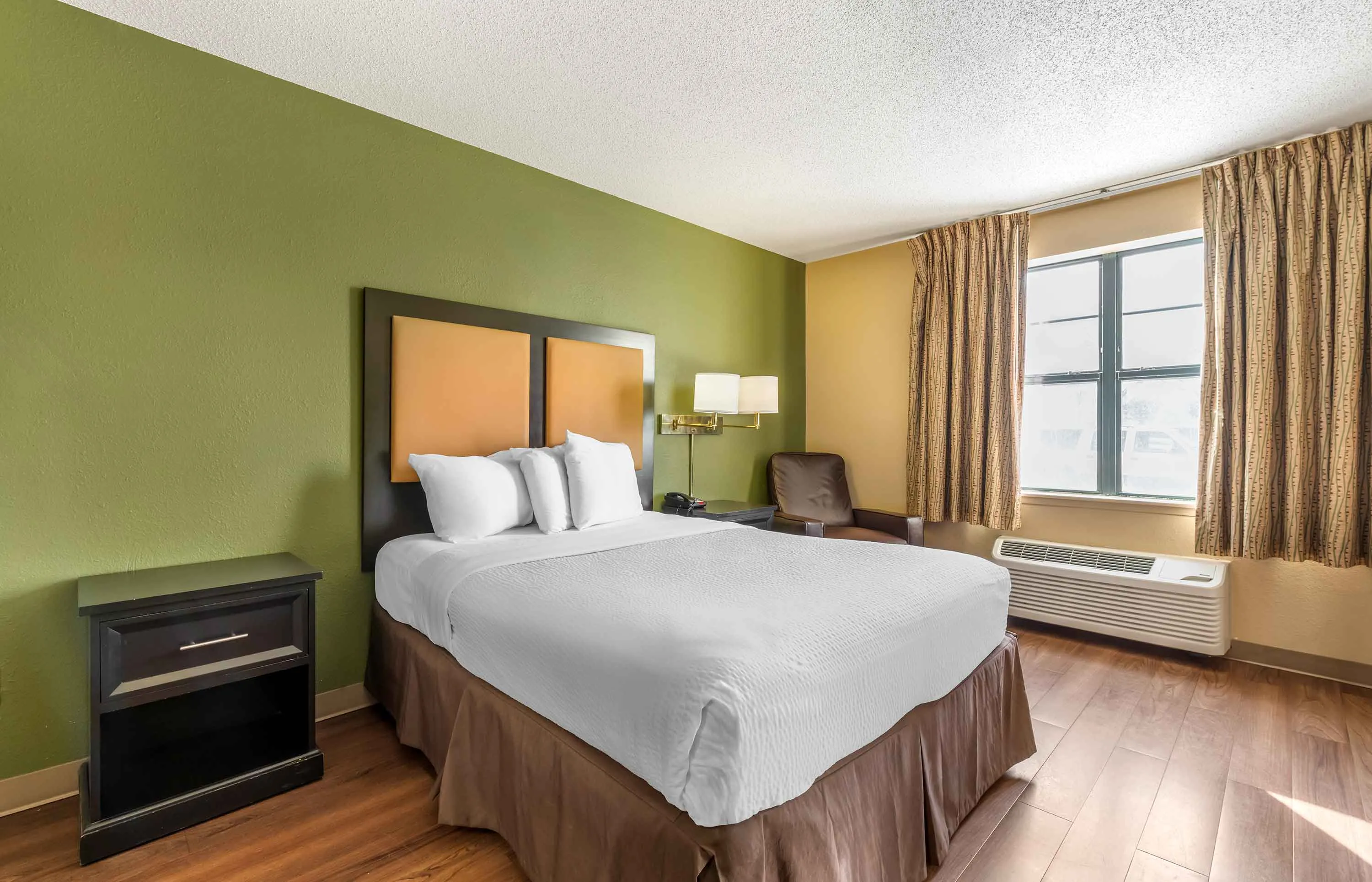 Studio Suite - 1 Queen Bed