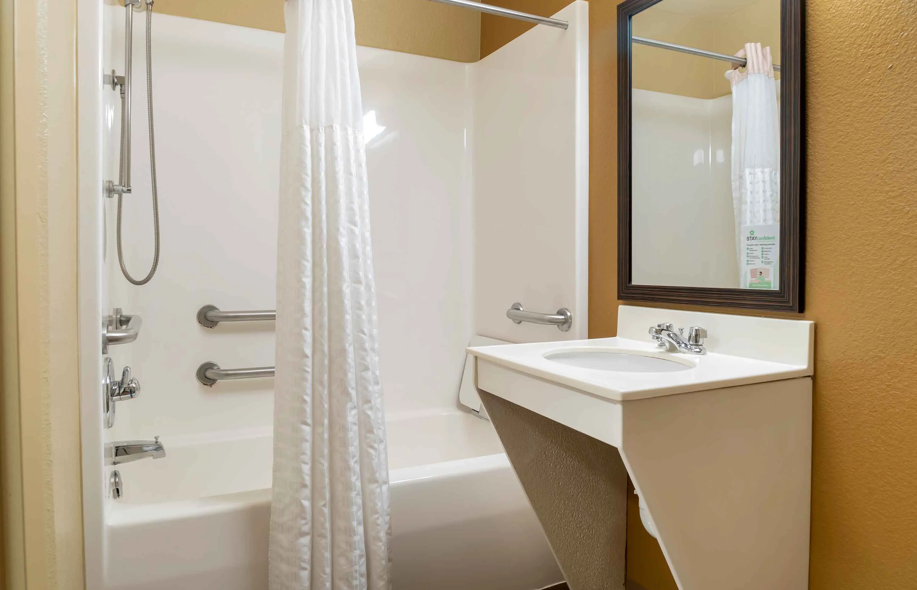Deluxe Studio - 2 Full Beds