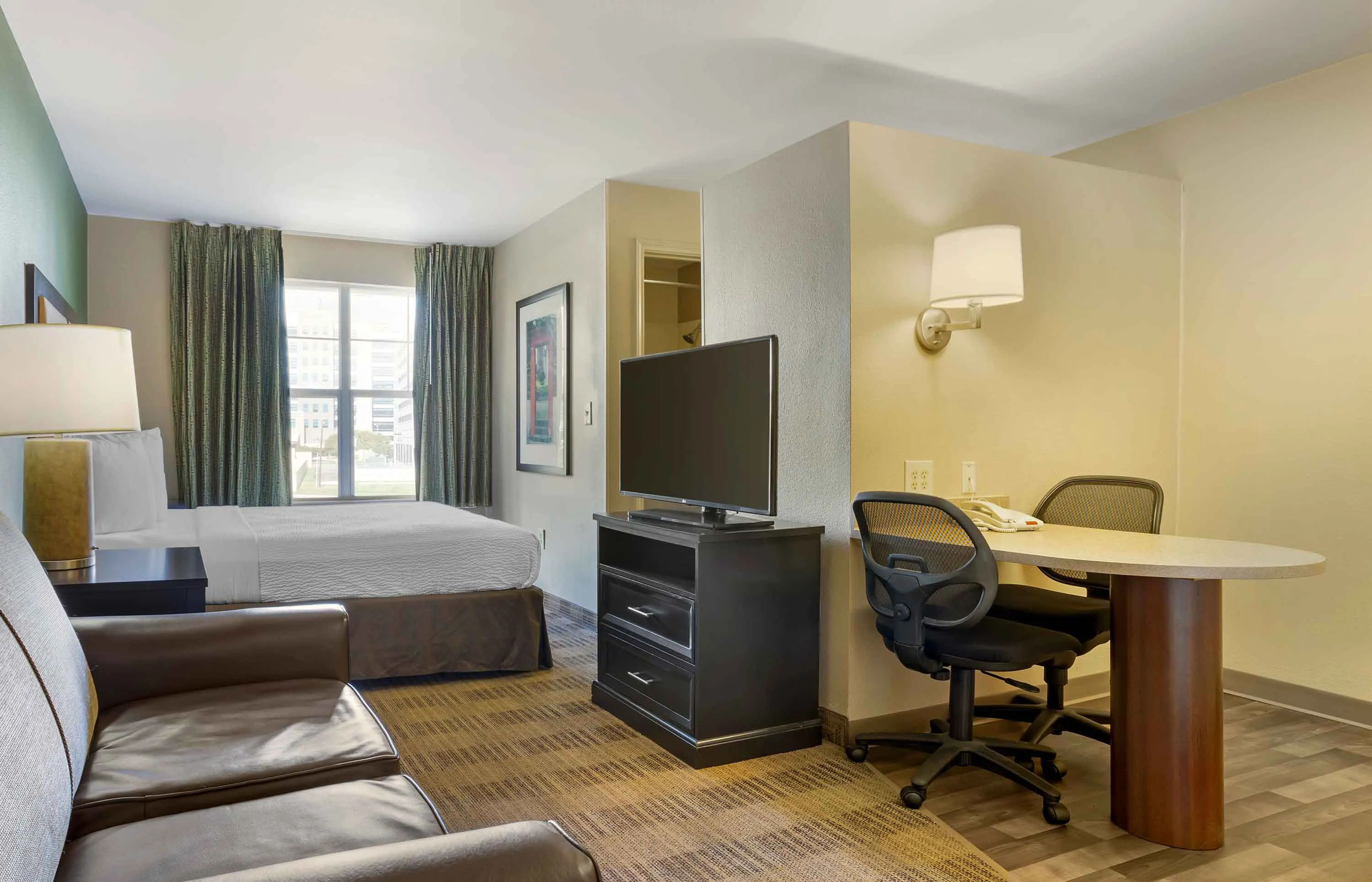 Studio Suite - 1 Queen Bed
